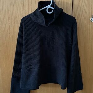 Lululemon oversized sweatshirt, excellent condition. Size is medium/large